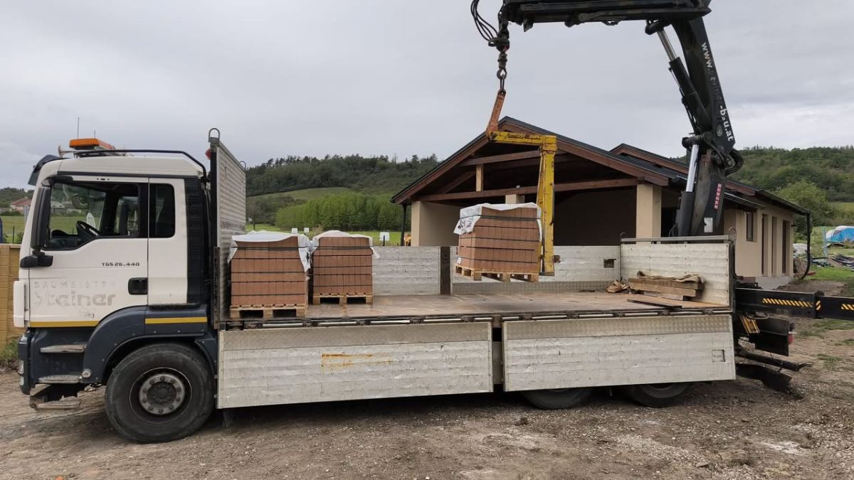 Převoz materiálu,práce s hydraulickou rukou.